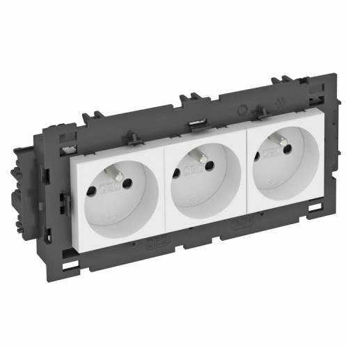 Розетка тройная 0° Modul45connect франц. стандарт, 250 В, 16A (белый) (STD-F0C8 RW3) | 6120642 | OBO Bettermann