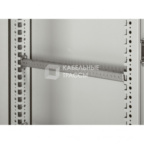 Траверс перфорированный горизонтальный - для шкафов Altis шириной/глубиной 400 мм | 048014 | Legrand